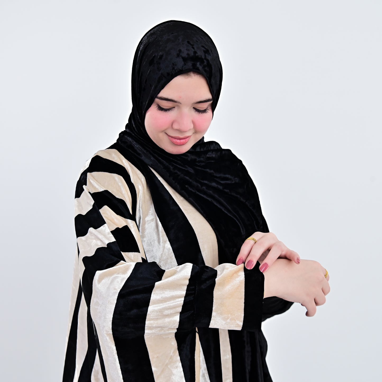 اسدال قطيفة سوداء مخطط - طرحة متصلة