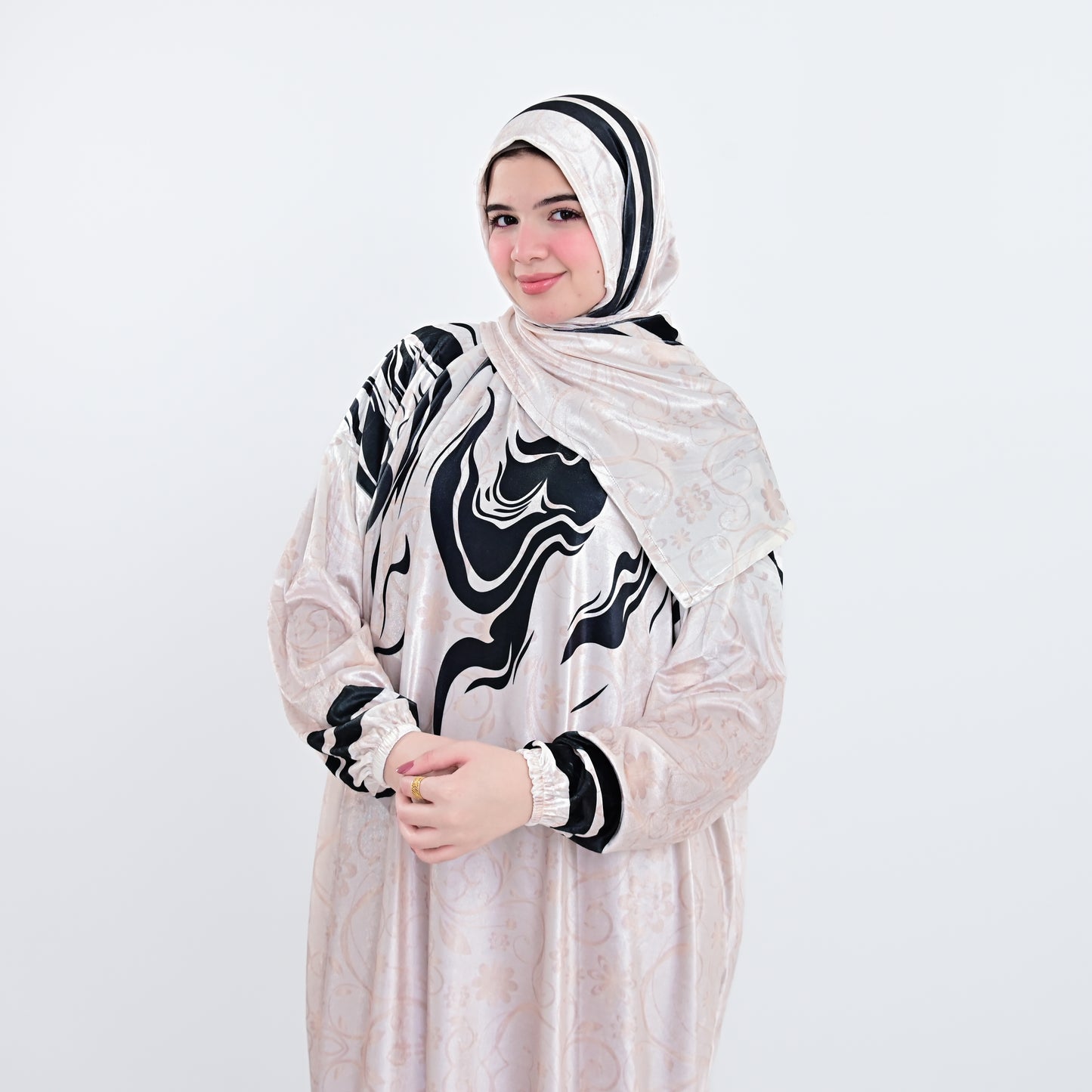 اسدال بنقوشات فنية أسود وأبيض - طرحة متصلة