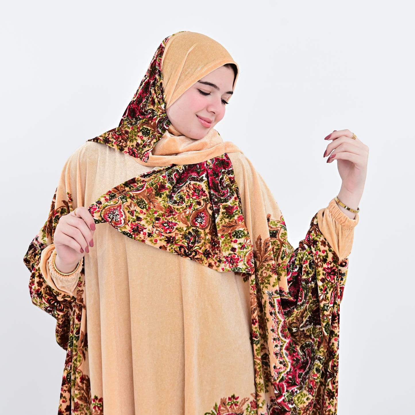 اسدال فاخرة بنقوشات ورود - تصميم كلاسيكي أنيق